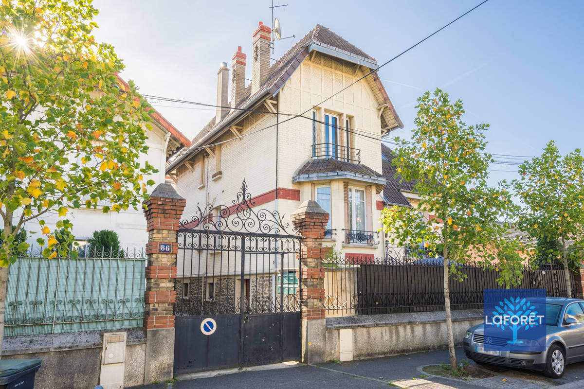 Appartement à LES PAVILLONS-SOUS-BOIS