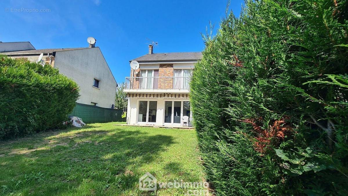 Venez découvrir cette belle maison de 105 m². - Maison à MALESHERBES