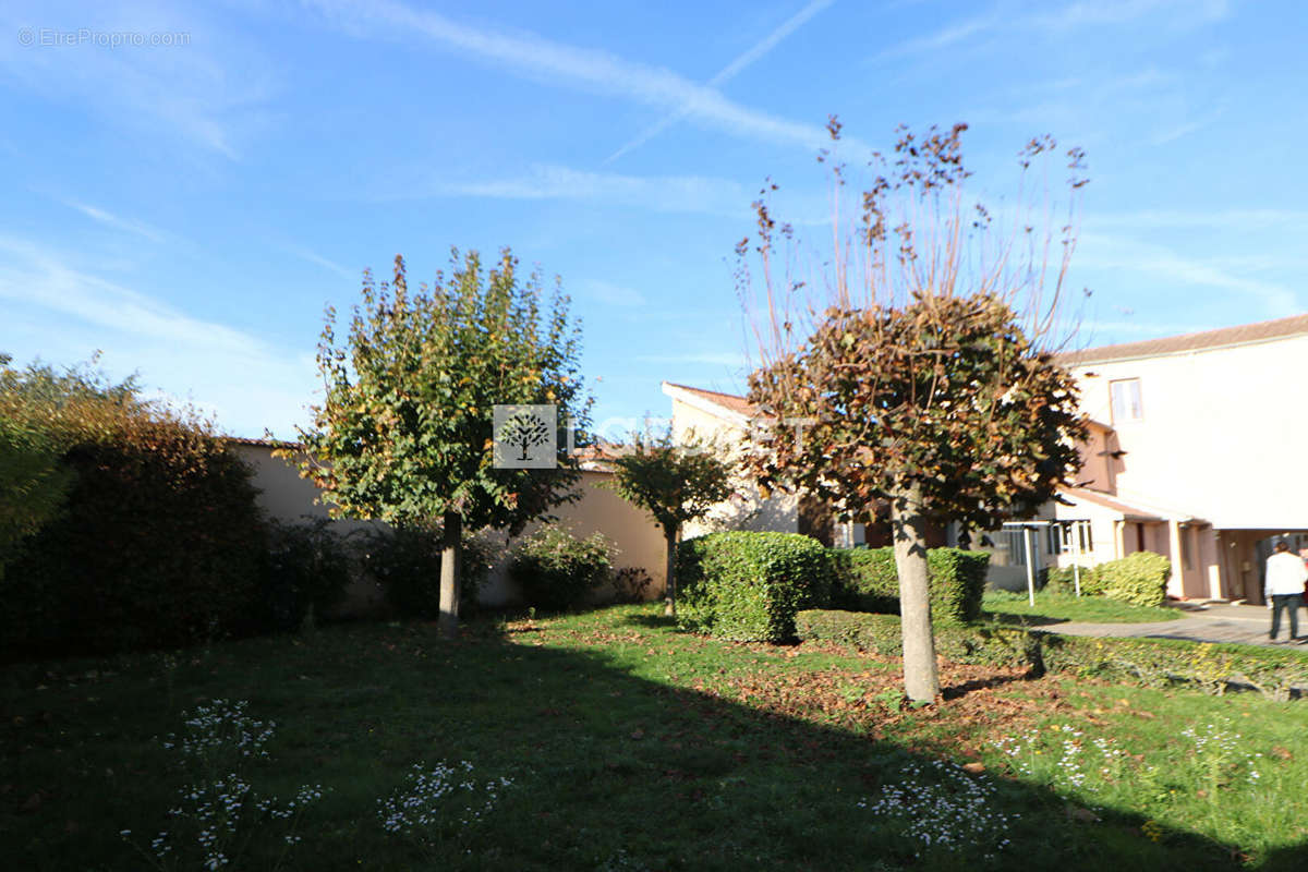 Appartement à CHAZELLES-SUR-LYON