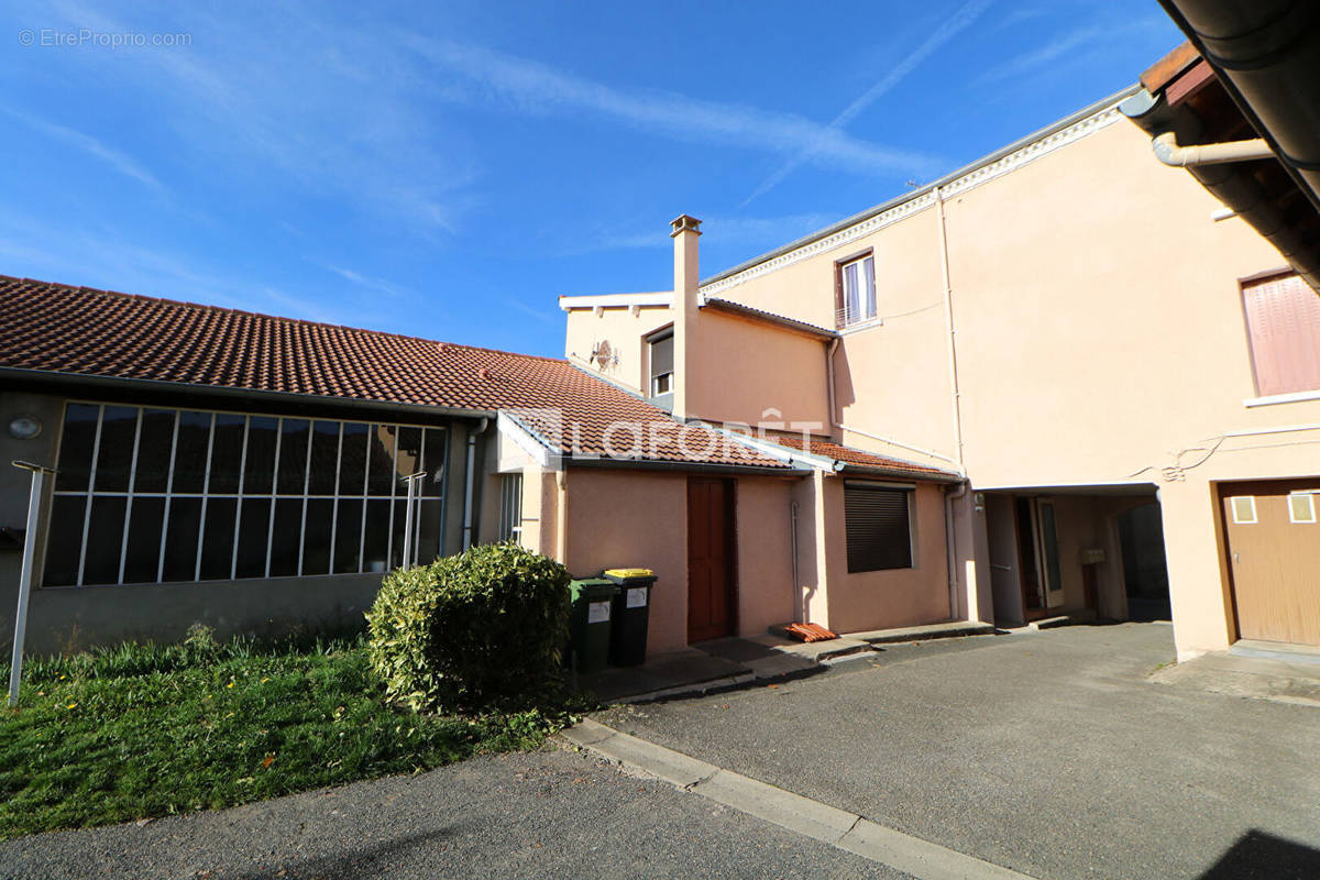 Appartement à CHAZELLES-SUR-LYON