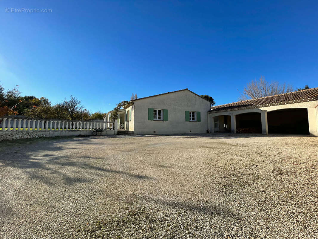 Maison à SAINT-SATURNIN-LES-AVIGNON