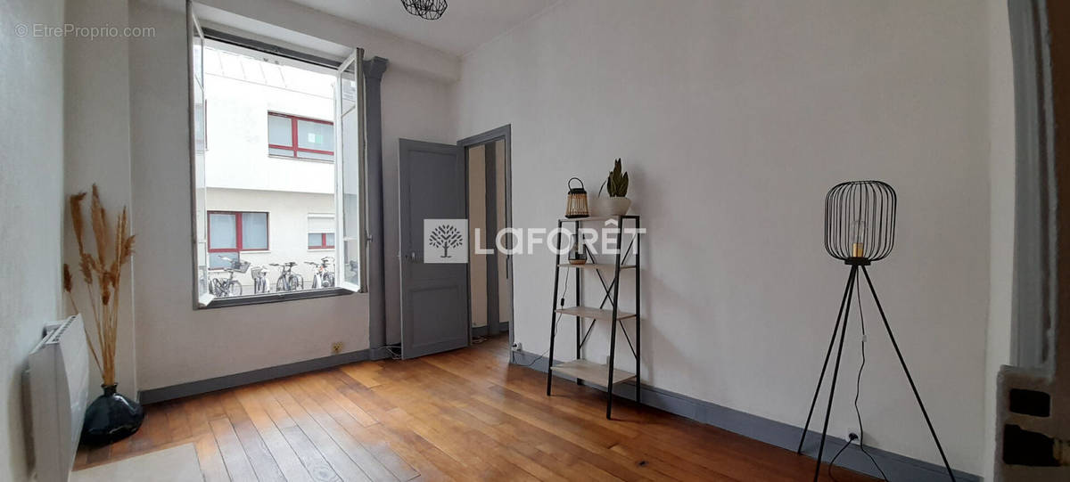 Appartement à PARIS-14E