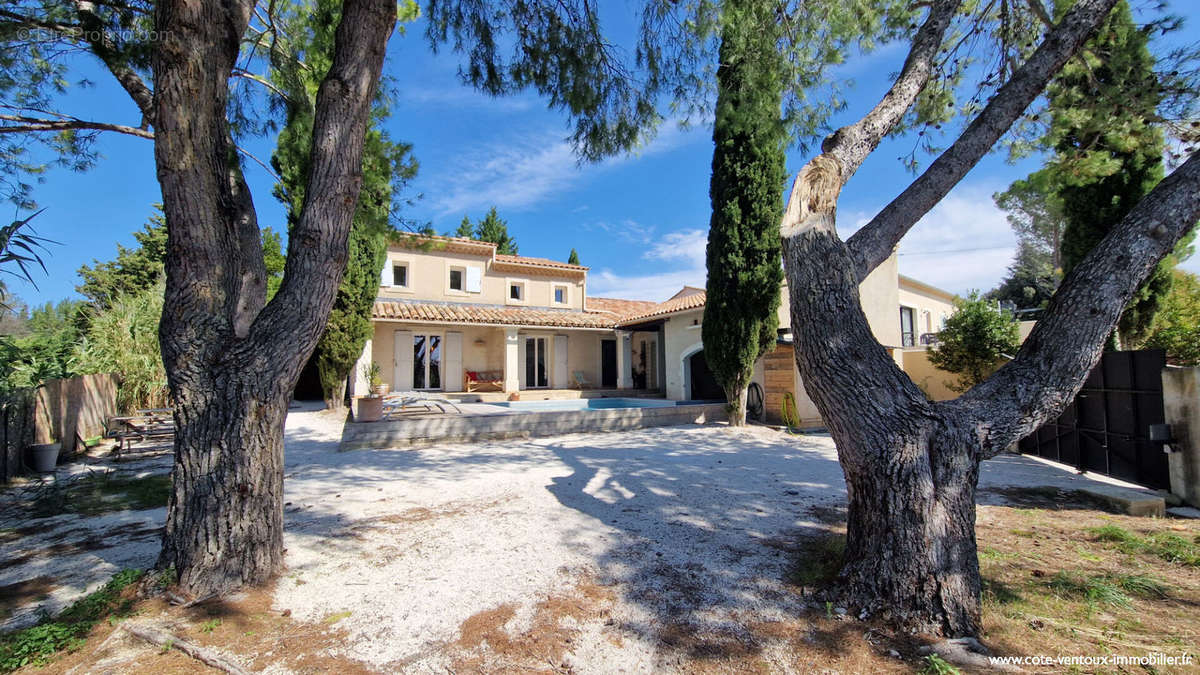 Maison à L&#039;ISLE-SUR-LA-SORGUE