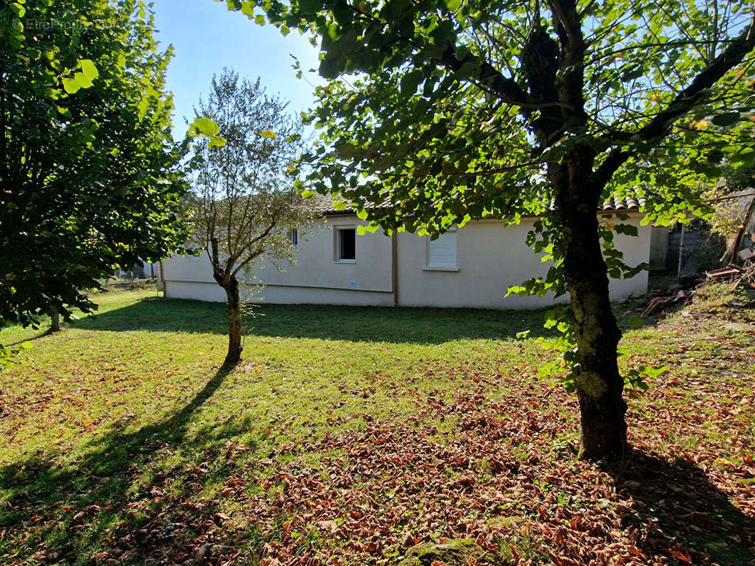 Maison à SAINT-BRES