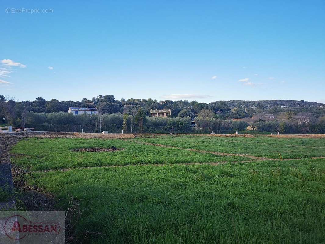 Terrain à UZES