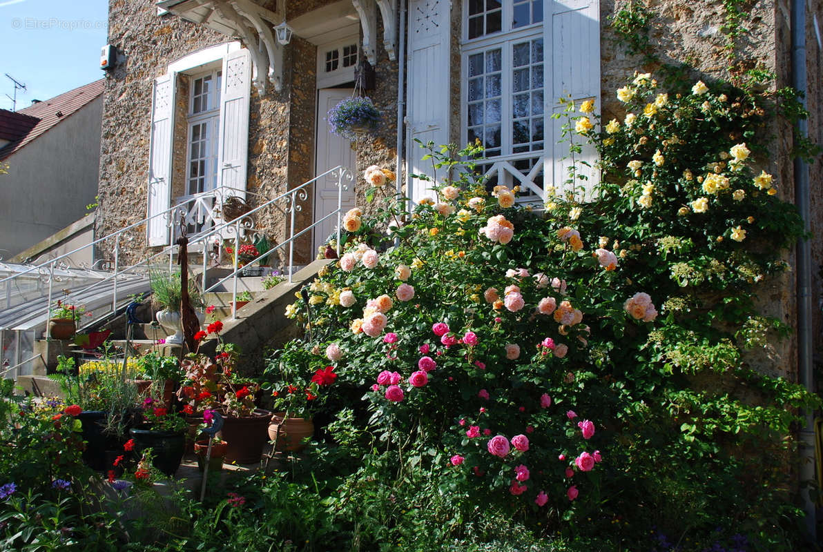 Maison à MANDRES-LES-ROSES