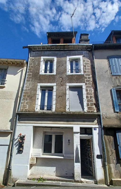 Maison à MAURIAC