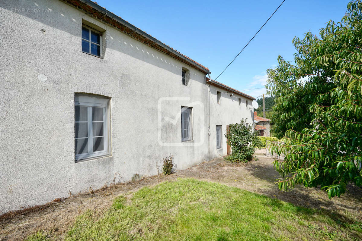 Maison à COURLAY