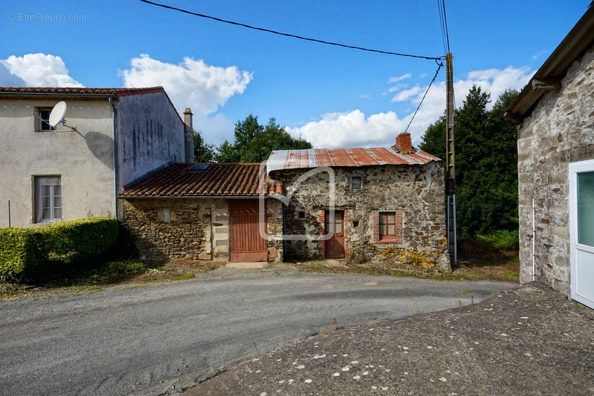 Maison à COURLAY