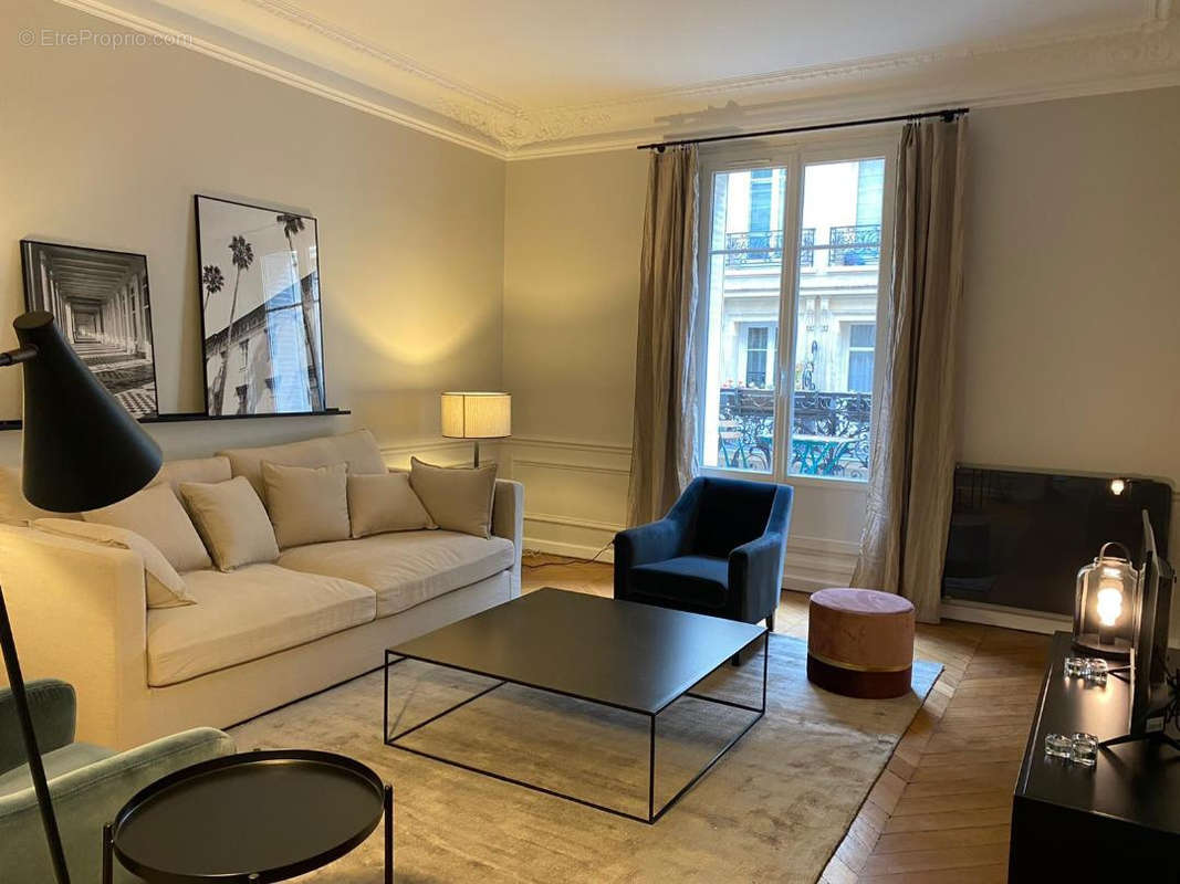 Appartement à PARIS-16E