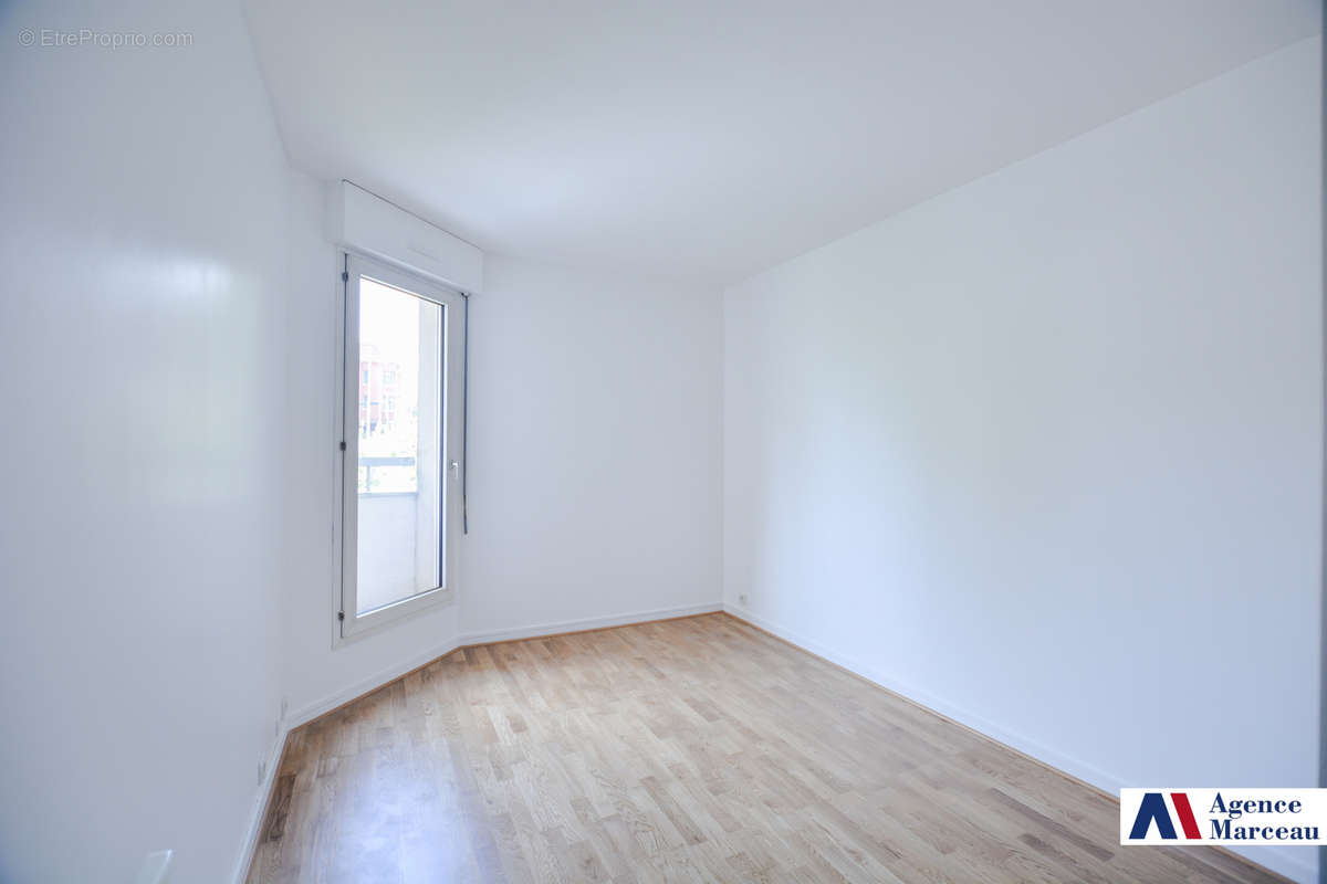 Appartement à COURBEVOIE