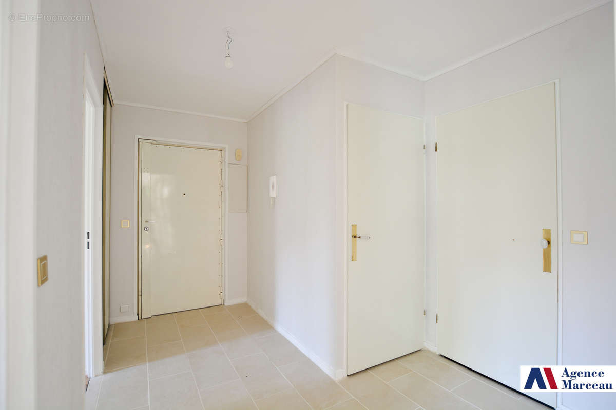 Appartement à COURBEVOIE