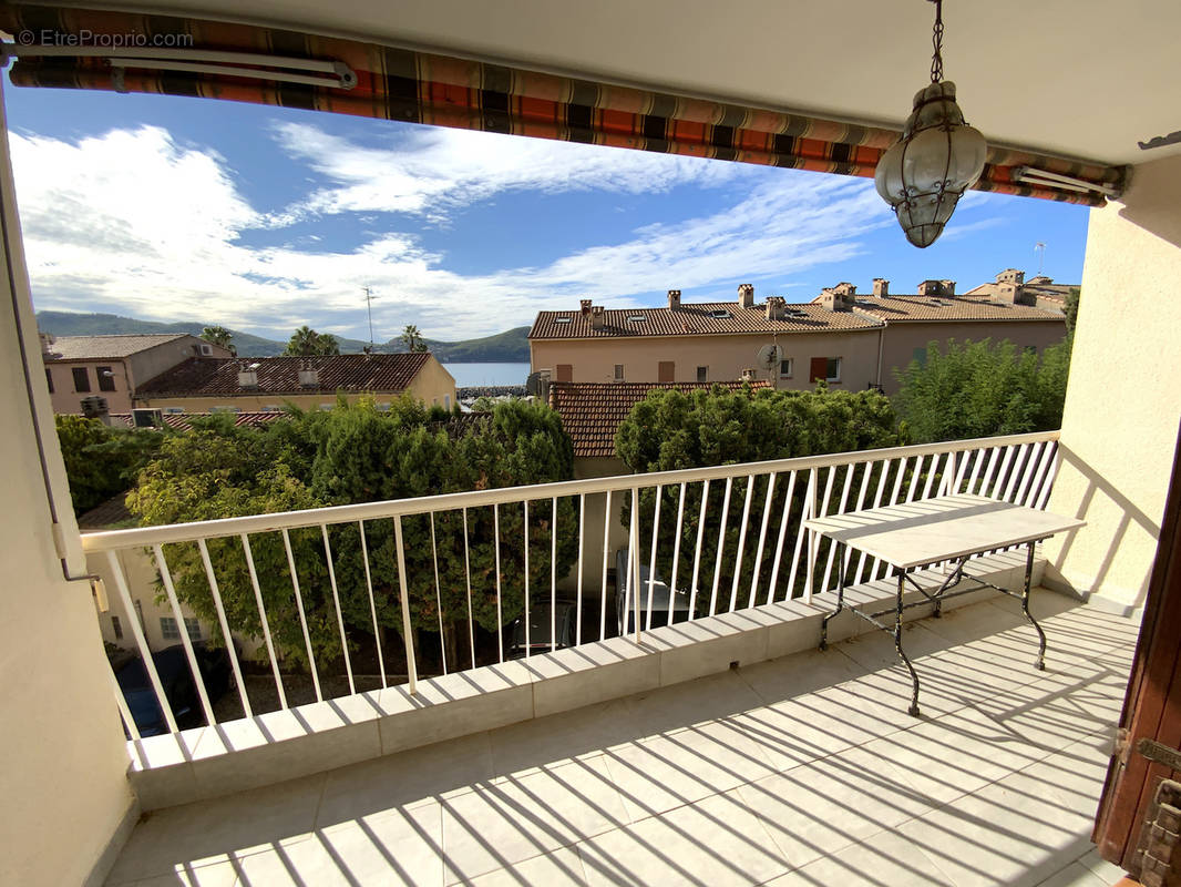 Appartement à SAINT-CYR-SUR-MER