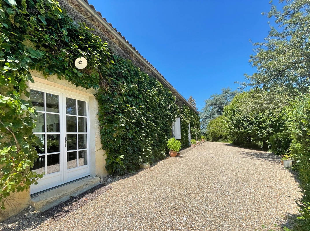 Maison à SAINT-EMILION