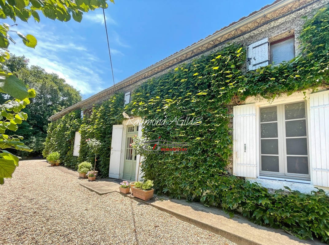 Maison à SAINT-EMILION