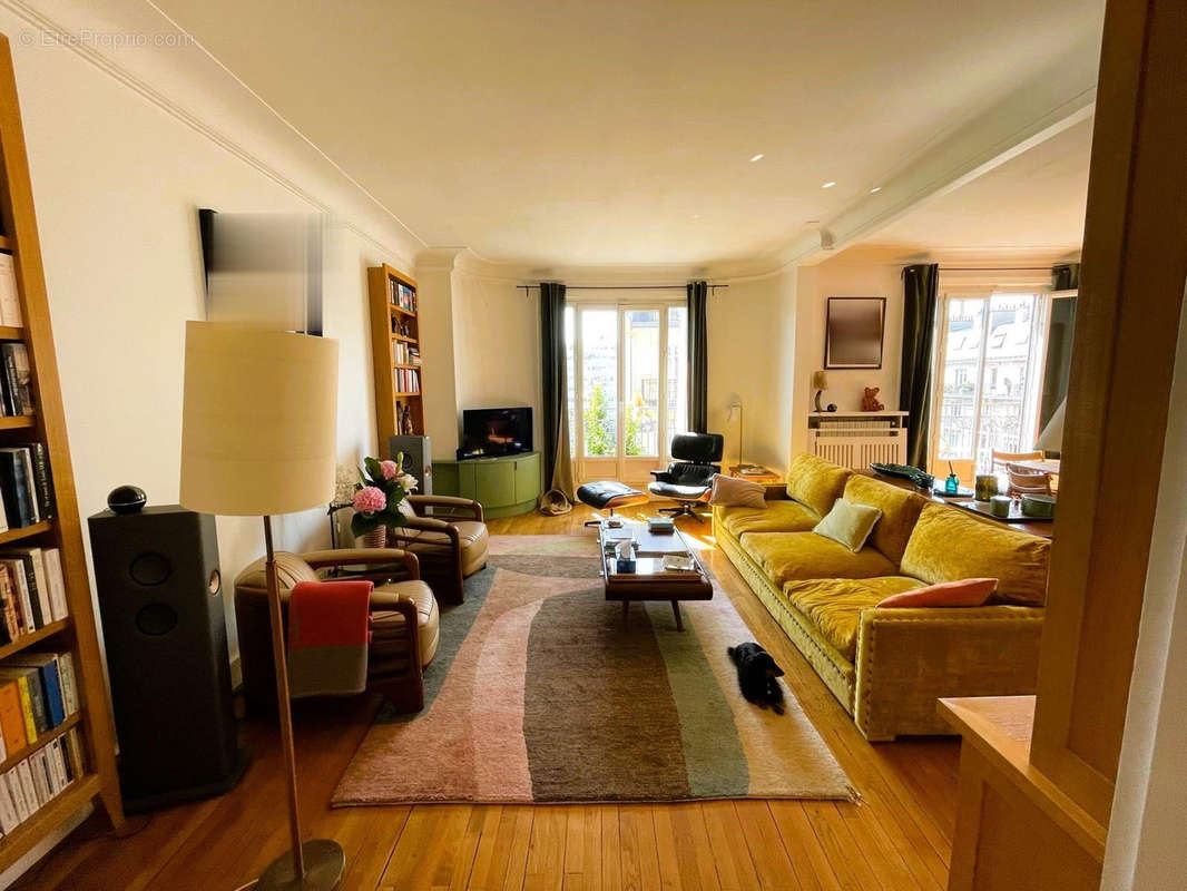 Appartement à PARIS-16E