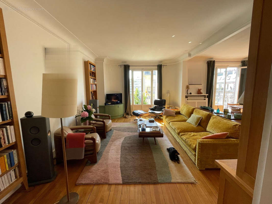 Appartement à PARIS-16E