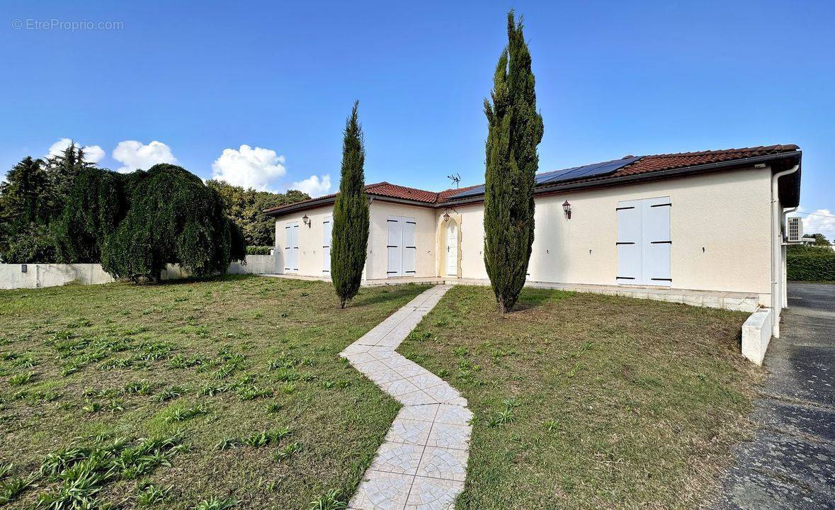 Maison à SAINT-MAGNE-DE-CASTILLON