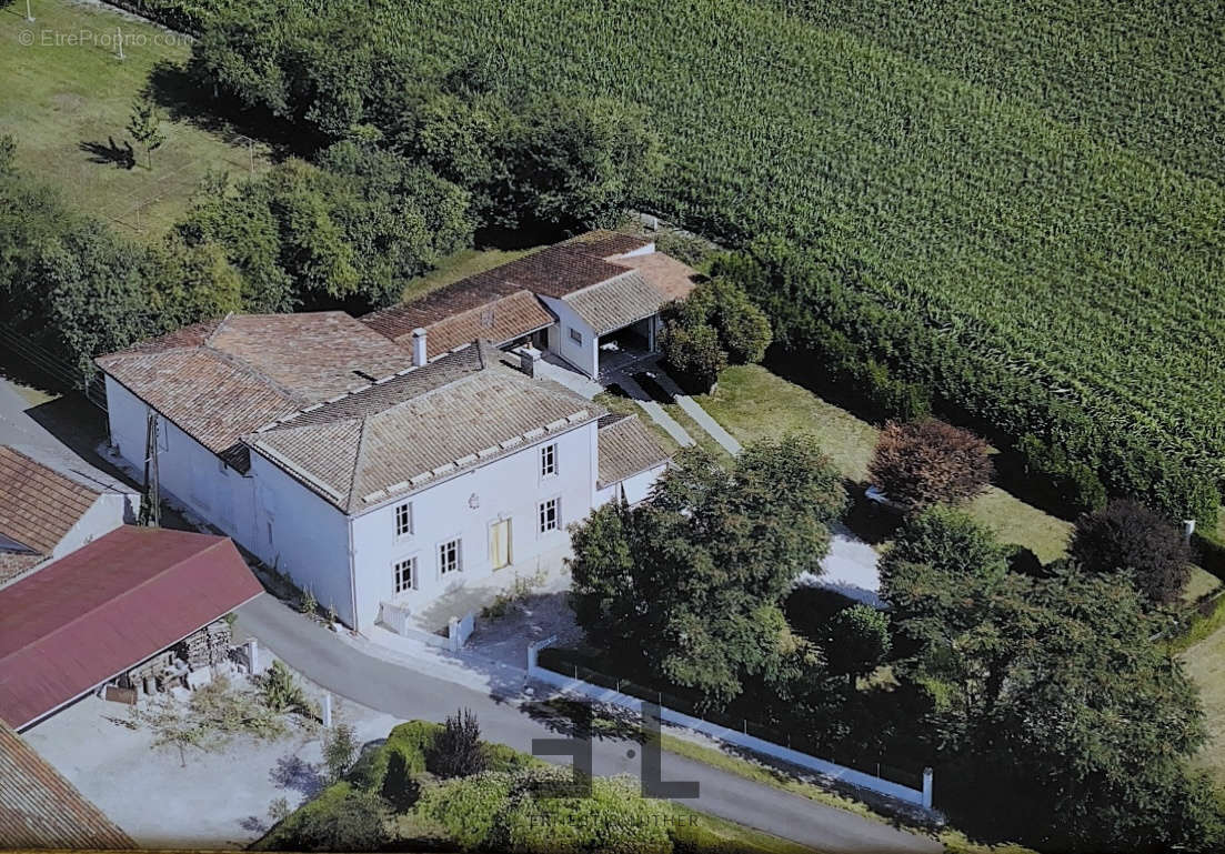 Maison à JONZAC