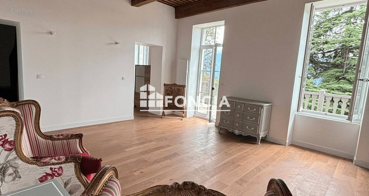 Appartement à MEYLAN