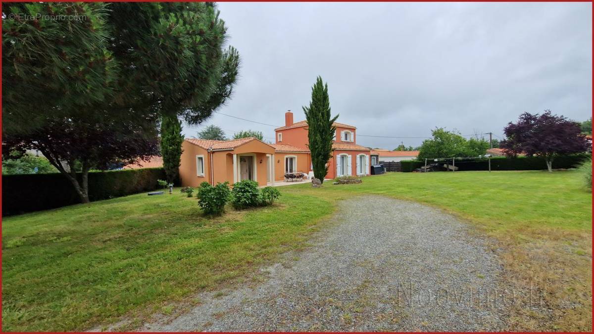 Maison à LE LOROUX-BOTTEREAU