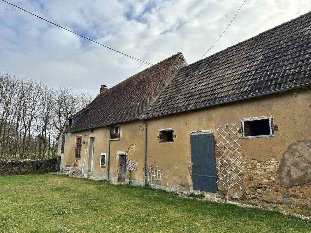 Maison à SAINT-HILAIRE-LE-CHATEL