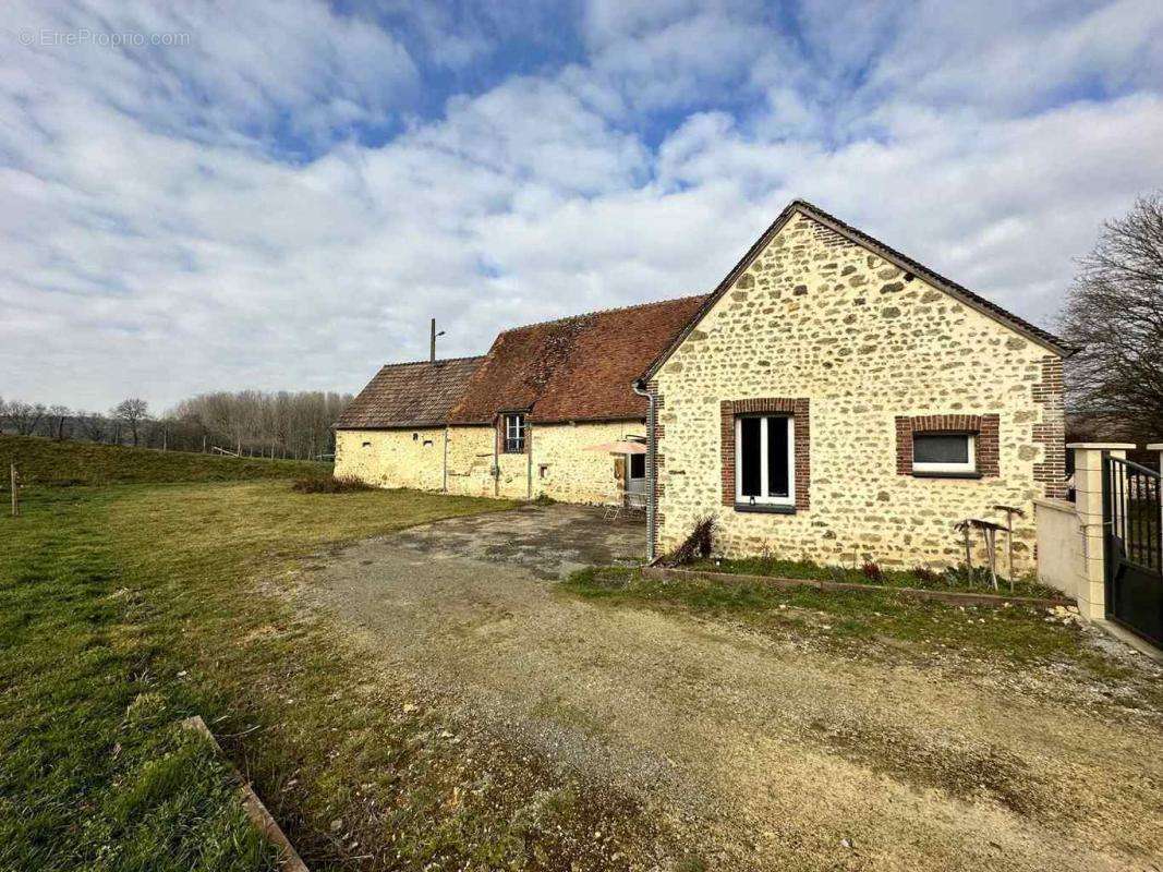 Maison à SAINT-HILAIRE-LE-CHATEL