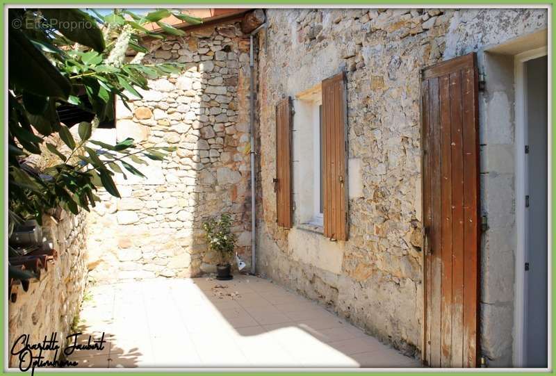 Maison à LA ROCHE-CHALAIS