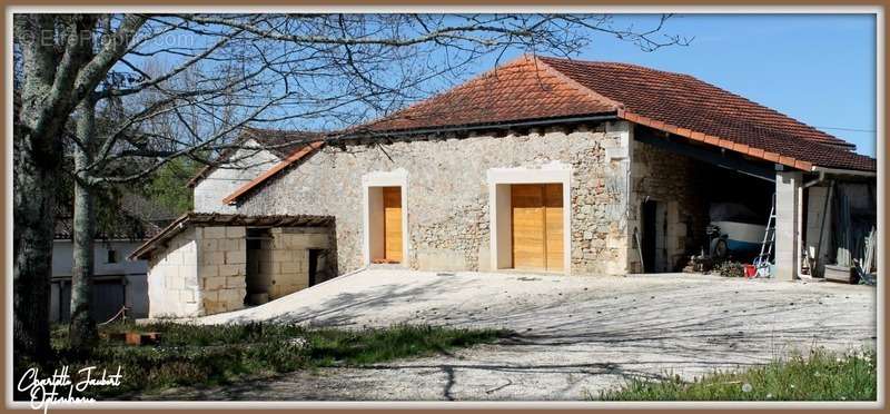 Maison à LA ROCHE-CHALAIS