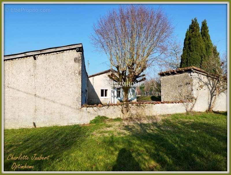 Maison à BROSSAC