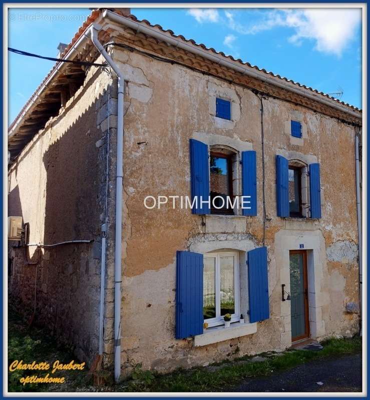 Maison à LA ROCHE-CHALAIS