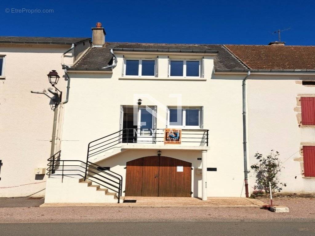 Maison à SAINT-LEGER-SOUS-BEUVRAY