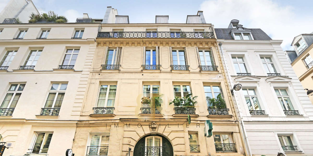 Appartement à PARIS-1E