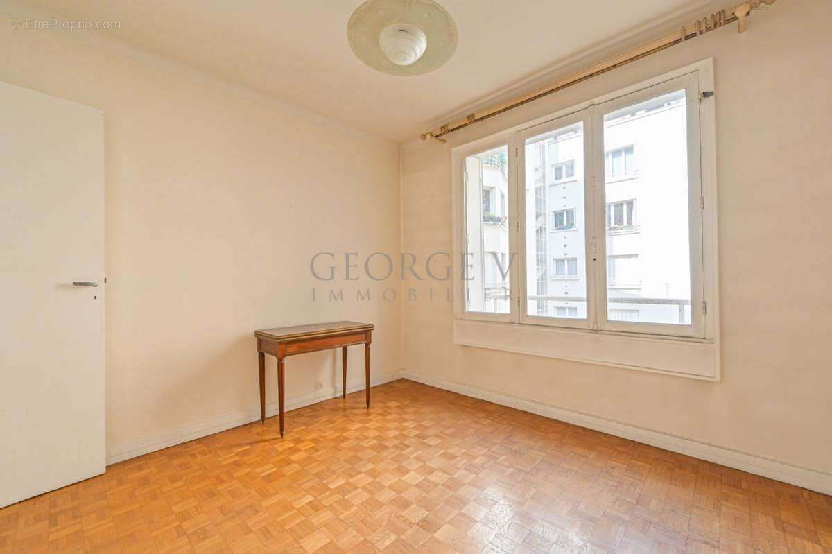 Appartement à PARIS-7E