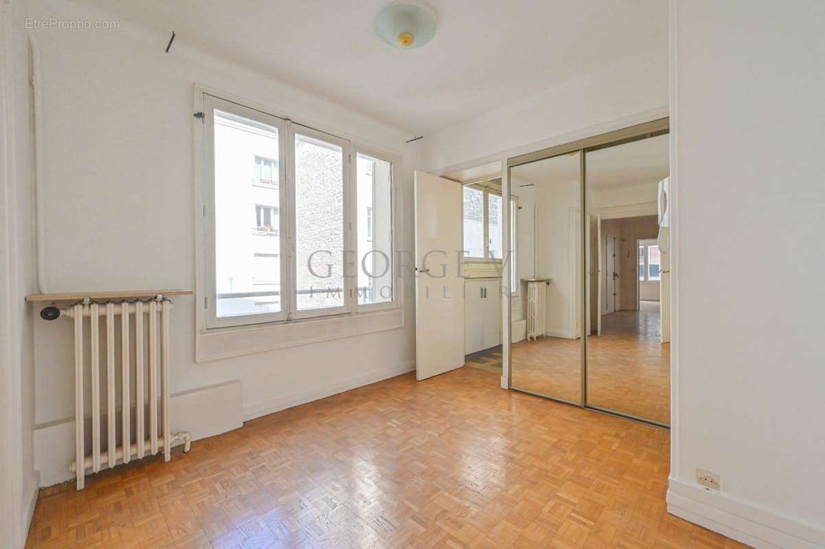 Appartement à PARIS-7E