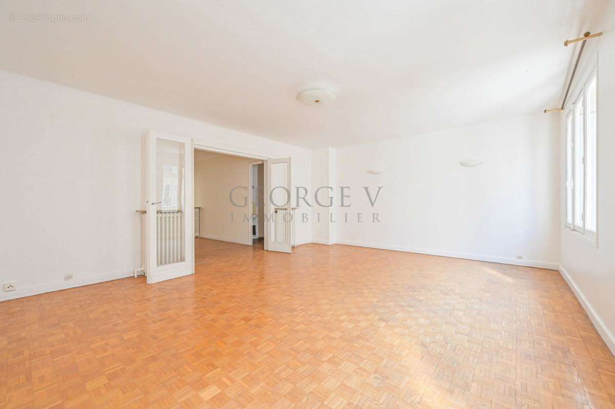 Appartement à PARIS-7E