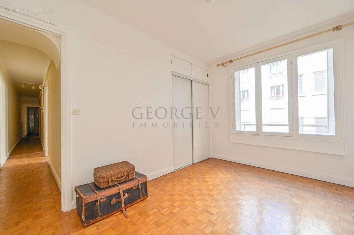 Appartement à PARIS-7E