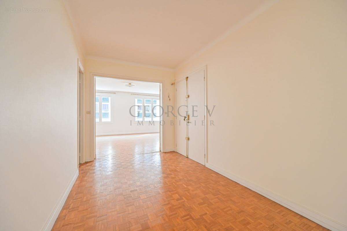 Appartement à PARIS-7E