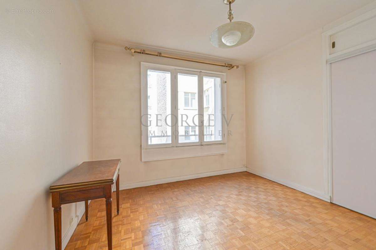 Appartement à PARIS-7E