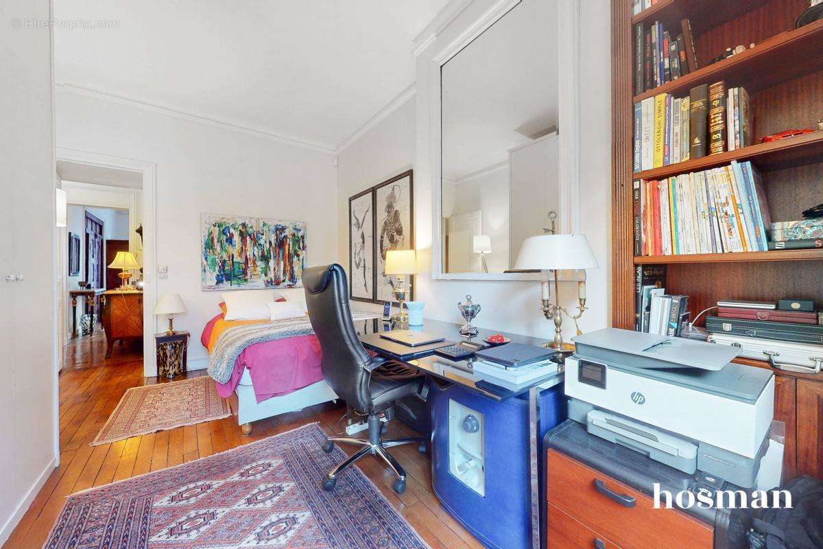 Appartement à COURBEVOIE