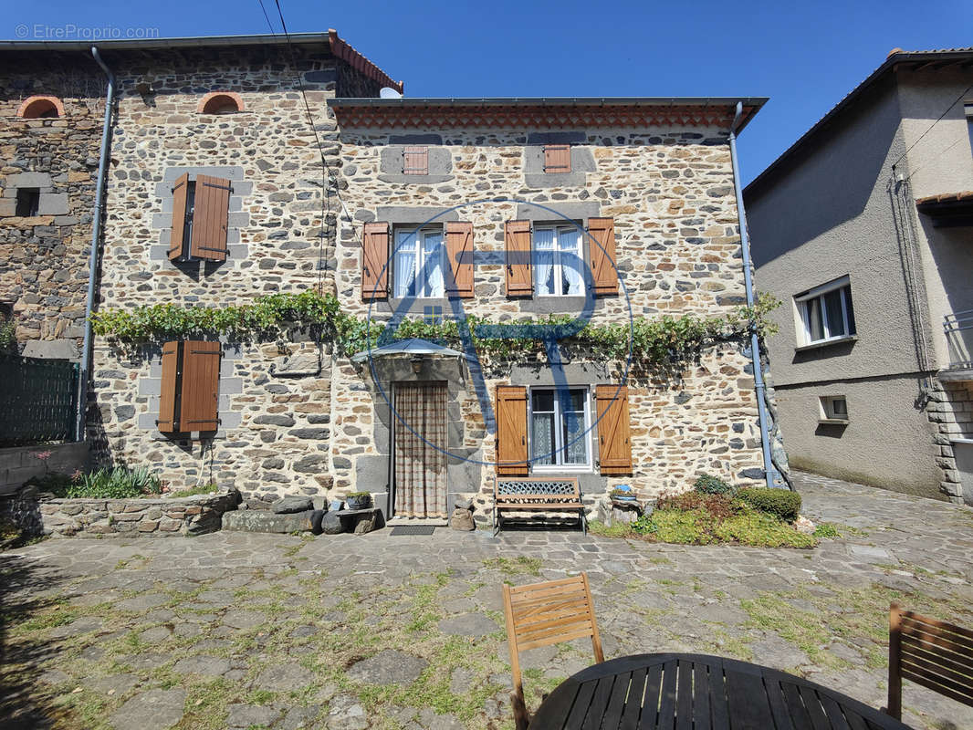 Maison à LA CHAPELLE-LAURENT