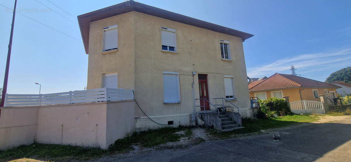 Appartement à CULOZ