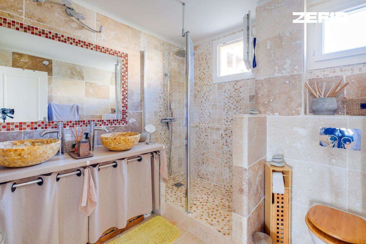 Appartement à MARSEILLE-4E