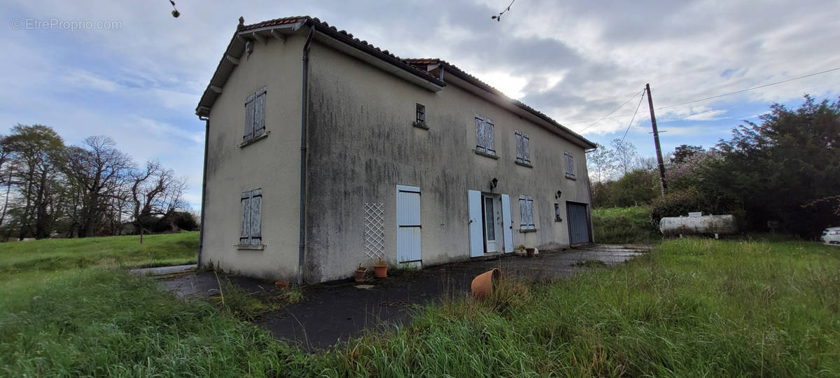 Maison à LA CHAPELLE-GRESIGNAC