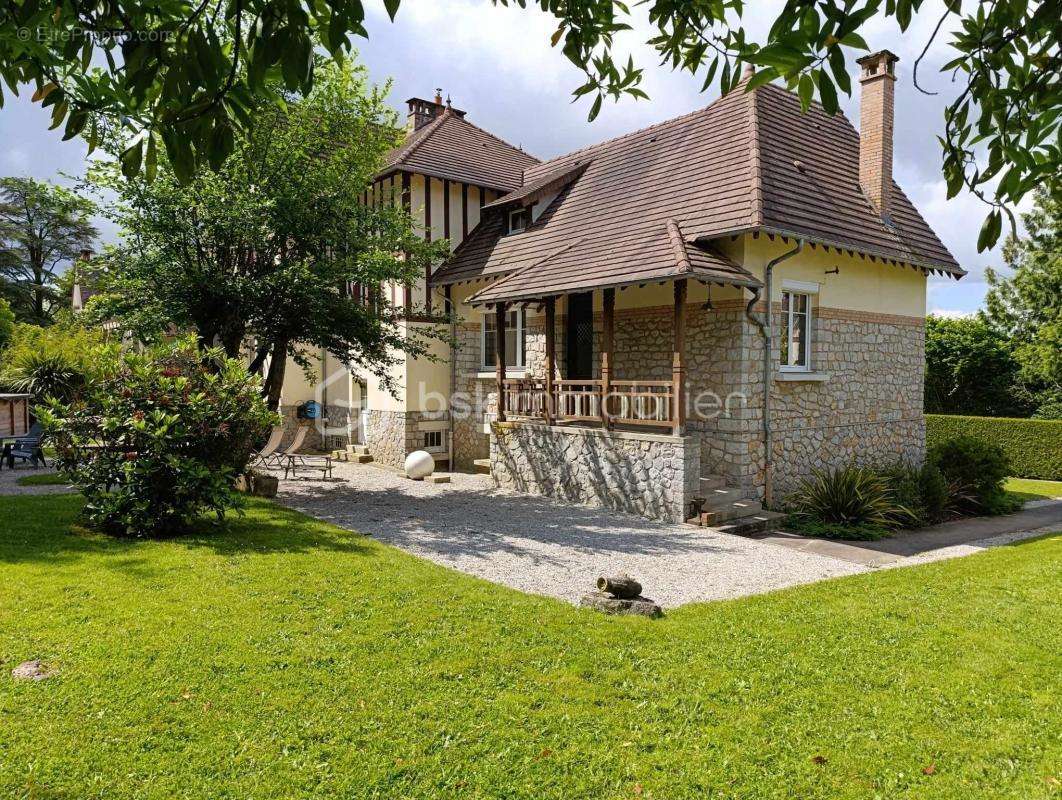 Maison à MAGNY-LE-DESERT