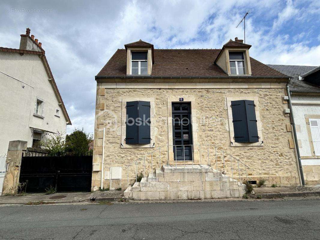 Maison à SAINT-AMAND-MONTROND