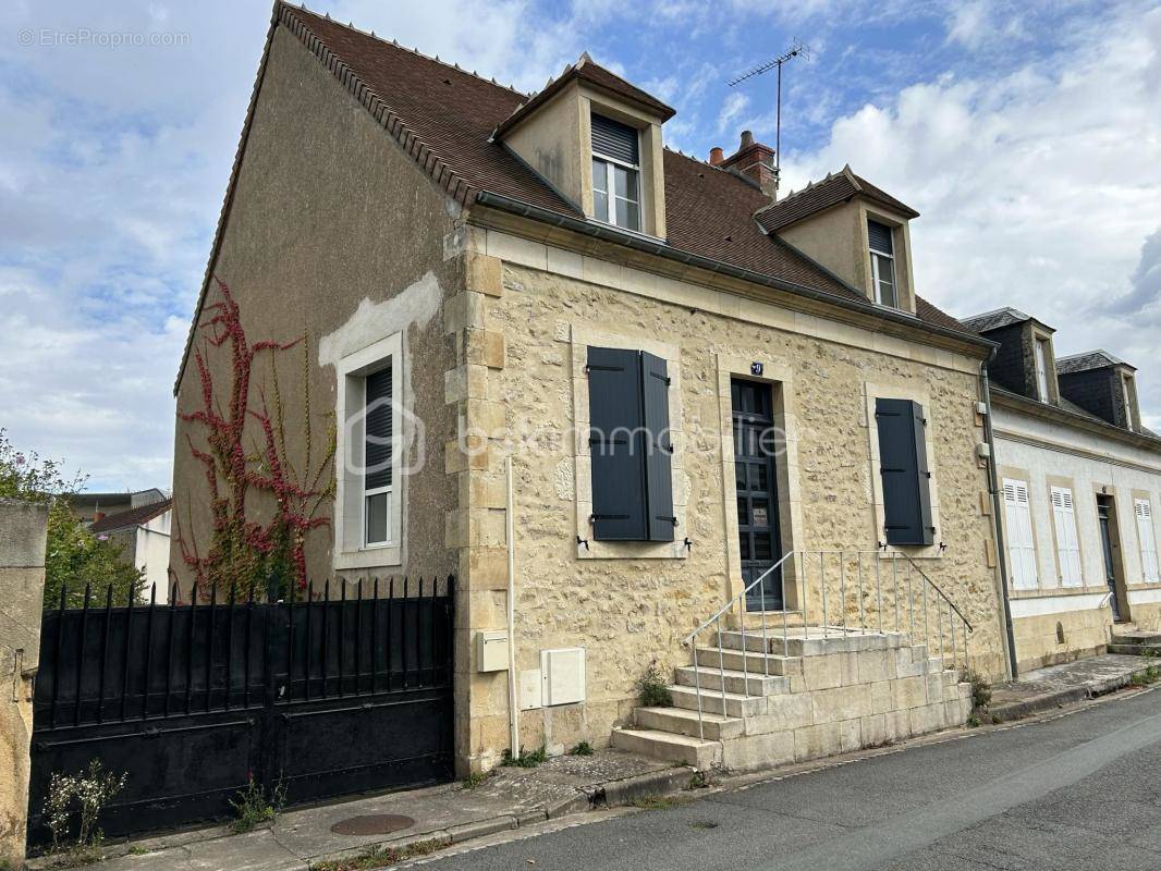 Maison à SAINT-AMAND-MONTROND