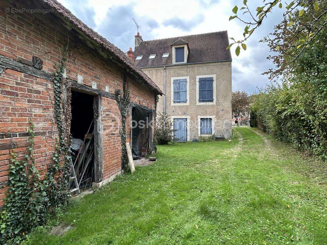 Maison à SAINT-AMAND-MONTROND