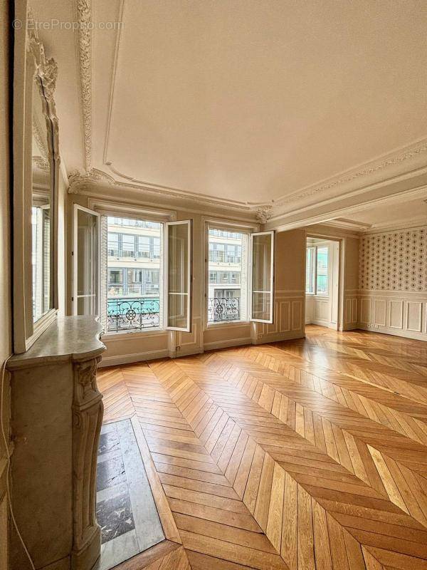 Appartement à NEUILLY-SUR-SEINE