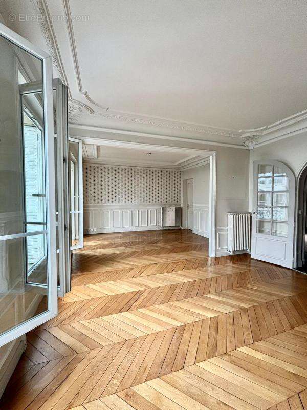 Appartement à NEUILLY-SUR-SEINE